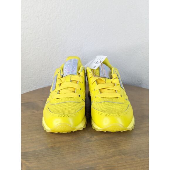 NWOB Reebok Girls Leather Running Sneakers Size 1 Yellow Silver Athletic Retro - Picture 2 of 11